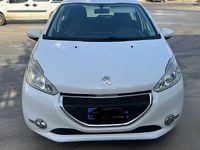 Usata Peugeot 208 68 CV (50 kW) 2015 Bianco Utilitaria