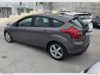 Käytetty Ford Focus Titanium 116 HP (85 kW) 2011 Harmaa Sedan