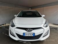 Begagnad Hyundai i30 GO! 110 HK (80 kW) 2014 Vit Sedan