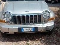 Usata Jeep Cherokee 163 CV (119 kW) 2005 Grigio SUV