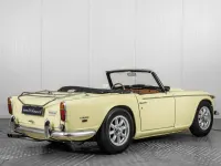 Usata Triumph TR 250 107 CV (78 kW) 1968 Giallo Cabrio