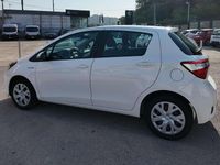 Usata Toyota Yaris Hybrid Business Edition 73 CV (53 kW) 2020 Bianco Berlina