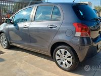 Usata Toyota Yaris Sol 90 CV (66 kW) 2009 Grigio Utilitaria