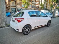 Usata Toyota Yaris Hybrid 73 CV (53 kW) 2018 Bianco Berlina