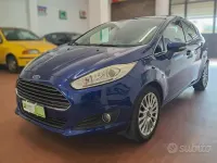 Usado Ford Fiesta Titanium 75 CV (55 kW) 2014 Azul Utilitario