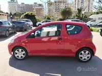 Usata Toyota Aygo 68 CV (50 kW) 2012 Rosso Utilitaria