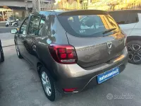 Usata Dacia Sandero Comfort 90 CV (66 kW) 2019 Marrone Berlina