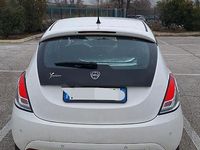 Usata Lancia Ypsilon Gold 69 CV (50 kW) 2016 Bianco Utilitaria