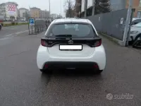 Usata Toyota Yaris Active 72 CV (52 kW) 2022 Bianco Utilitaria
