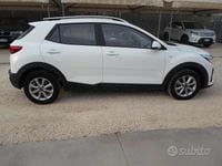 Usata Kia Stonic Style 84 CV (61 kW) 2022 Bianco SUV