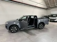 Nuova Isuzu D-Max 165 CV (121 kW) 2026 Kinabalu gray Pick-up
