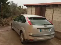 Usado Ford Focus 90 HP (66 kW) 2006 Cinzento Sedan
