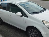 Usata Opel Corsa Enjoy 80 CV (58 kW) 2010 Bianco Berlina