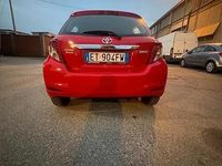 Usata Toyota Yaris 69 CV (50 kW) 2013 Rosso Utilitaria