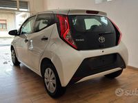 Usata Toyota Aygo 72 CV (52 kW) 2021 Bianco Utilitaria