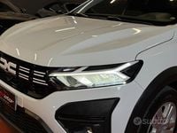 Usata Dacia Jogger Essentiel 101 CV (74 kW) 2023 Bianco Monovolume