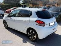 Usata Peugeot 208 Allure 102 CV (75 kW) 2019 Bianco pastello Utilitaria