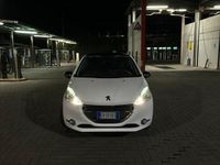Usata Peugeot 208 68 CV (50 kW) 2014 Bianco Utilitaria