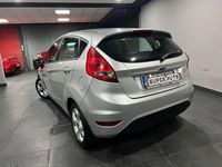 Usata Ford Fiesta Titanium 70 CV (51 kW) 2013 Argento Berlina