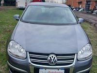 Usata VW Jetta 105 CV (77 kW) 2006 Gray Berlina