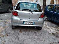 Usata Toyota Yaris 68 CV (50 kW) 2002 Grigio Berlina