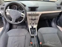Usata Opel Astra 90 CV (66 kW) 2008 Grigio Berlina