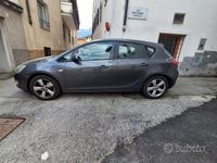 Usata Opel Astra 90 CV (66 kW) 2011 Berlina
