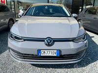 Usata VW Golf VIII Life 110 CV (80 kW) 2022 Monsone gray Berlina