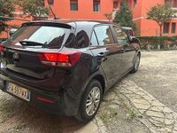 Usata Kia Rio 84 CV (61 kW) 2019 Nero Berlina