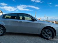 Usata Alfa Romeo 147 120 CV (88 kW) 2005 Grigio Utilitaria