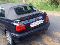 Usata VW Golf Cabriolet Classicline 101 CV (74 kW) 1997 Blu Cabrio