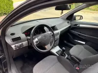 Usata Opel Astra 110 CV (80 kW) 2009 Nero Berlina