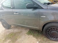 Usata Lancia Ypsilon 86 CV (63 kW) 2013 Grigio Utilitaria