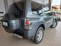 Usata Mitsubishi Pajero Invite 160 CV (117 kW) 2008 Grigio SUV