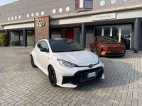 Usata Toyota Yaris 280 CV (205 kW) 2024 Bianco Utilitaria