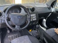 Usata Ford Fiesta Ghia 70 CV (51 kW) 2004 Blu Berlina