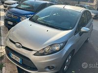 Usata Ford Fiesta 96 CV (70 kW) 2010 Grigio Utilitaria
