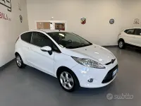 Usata Ford Fiesta 92 CV (67 kW) 2011 Bianco Berlina