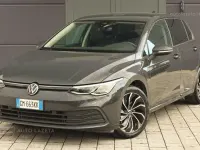 Usata VW Golf VIII Life 131 CV (96 kW) 2023 Grigio Berlina