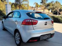 Usata Kia Rio LX 74 CV (54 kW) 2012 Grigio Berlina