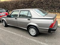 Usata Alfa Romeo 75 155 CV (114 kW) 1990 Grigio Berlina