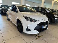 Usata Toyota Yaris Hybrid Active 92 CV (67 kW) 2024 Bianco pastello Berlina
