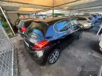 Usata Peugeot 208 Allure 82 CV (60 kW) 2016 Nero Utilitaria