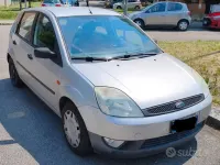 Usata Ford Fiesta 75 CV (55 kW) 2004 Grigio Utilitaria