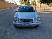 Usata Mercedes E200 186 CV (136 kW) 1998 Grigio Berlina