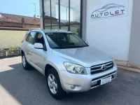 Usata Toyota RAV4 136 CV (100 kW) 2007 Argento SUV