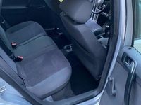 Usado VW Polo 94 CV (69 kW) 2006 Gris Utilitario