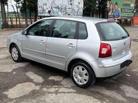 Usata VW Polo 64 CV (47 kW) 2004 Argento Berlina
