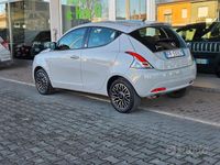 Usata Lancia Ypsilon Gold 69 CV (50 kW) 2018 Grigio Utilitaria