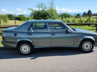 Usata Alfa Romeo 75 148 CV (108 kW) 1992 Verde Berlina